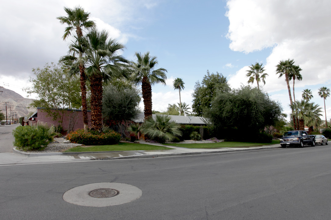 Las Palmas Apartments in Palm Desert, CA - Foto de edificio