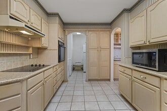 5942 Brook Falls in San Antonio, TX - Foto de edificio - Building Photo