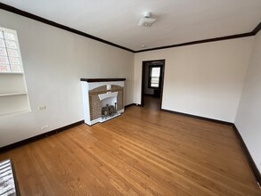 1943 Wesley Ave, Unit 201 in Berwyn, IL - Building Photo - Building Photo