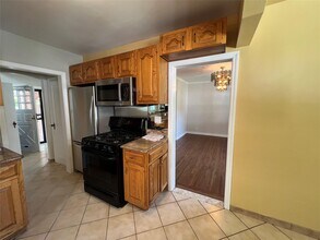 65-20 181st St in Queens, NY - Building Photo - Building Photo