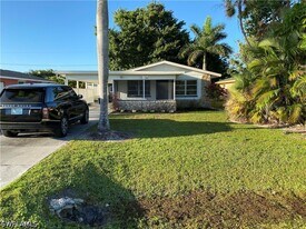 663 100th Ave N in Naples, FL - Building Photo