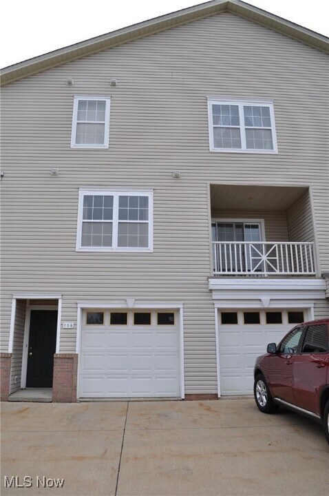 754 Tollis Pkwy in Broadview Heights, OH - Building Photo