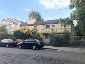 10760 Hortense St in Toluca Lake, CA - Building Photo - Other