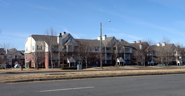 The Landing at Herndon in Herndon, VA - Building Photo - Building Photo