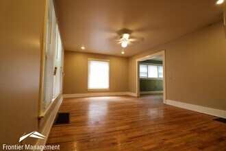 907 Osage St in Manhattan, KS - Building Photo - Building Photo