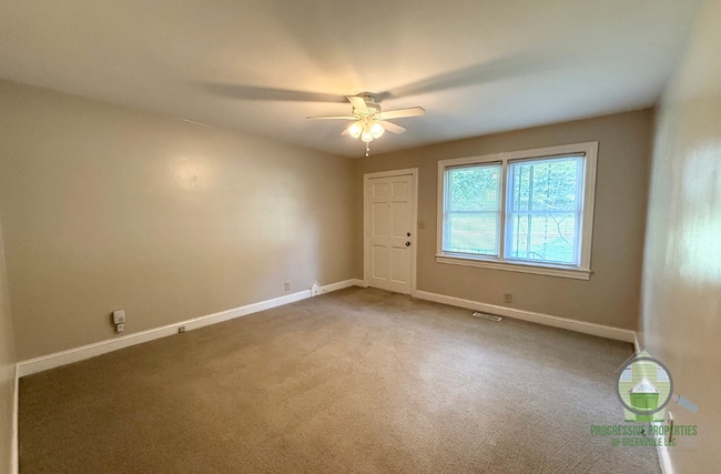 121A White Oak Dr in Greenville, SC - Building Photo - Building Photo
