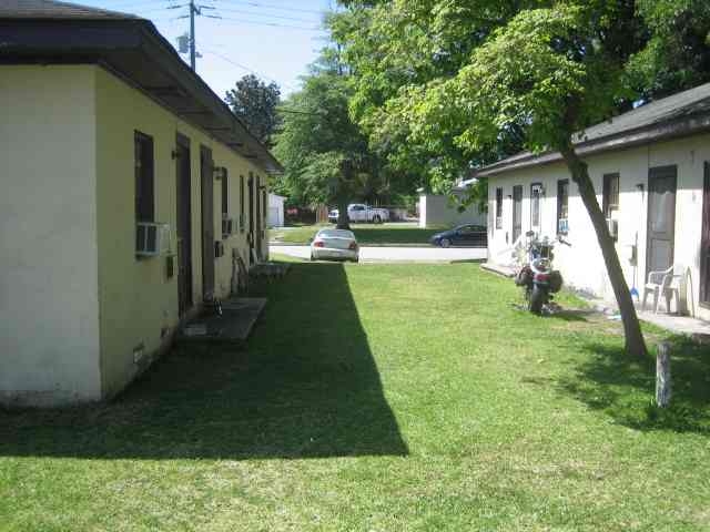 619-621 College St in Jacksonville, NC - Building Photo