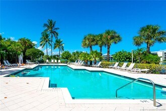 5799 NE Island Cove Way in Stuart, FL - Foto de edificio - Building Photo