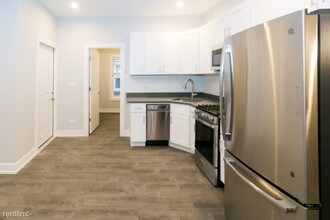 1063 W Glenlake Ave-Unit -Unit 1N in Chicago, IL - Building Photo - Building Photo