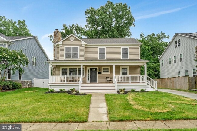 property at 216 Battle St SW