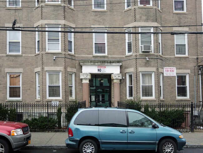 210 S 3rd Ave in Mount Vernon, NY - Building Photo - Building Photo