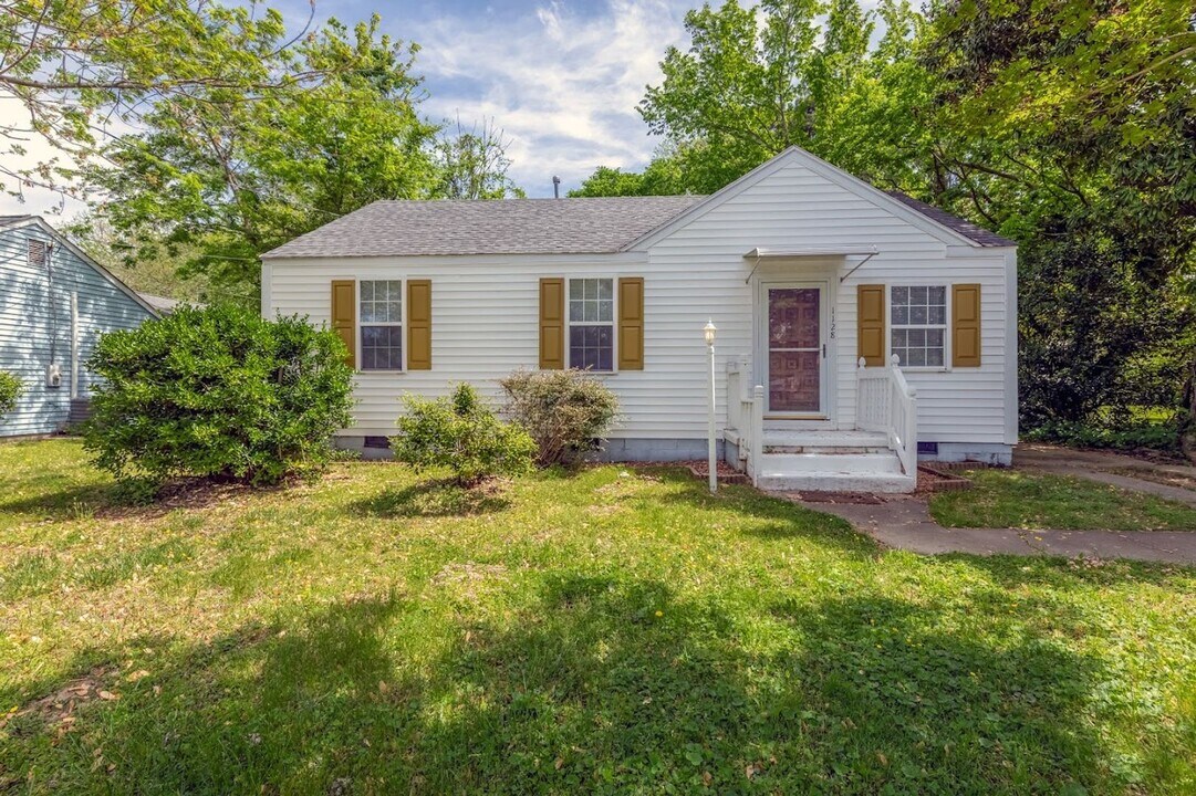 1128 Wilkins Dr in Williamsburg, VA - Building Photo