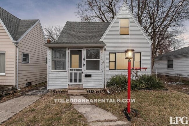 property at 1918 Fairfax Rd