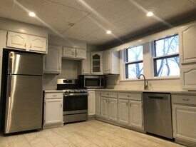 15 Montvale Ave in Stoneham, MA - Building Photo