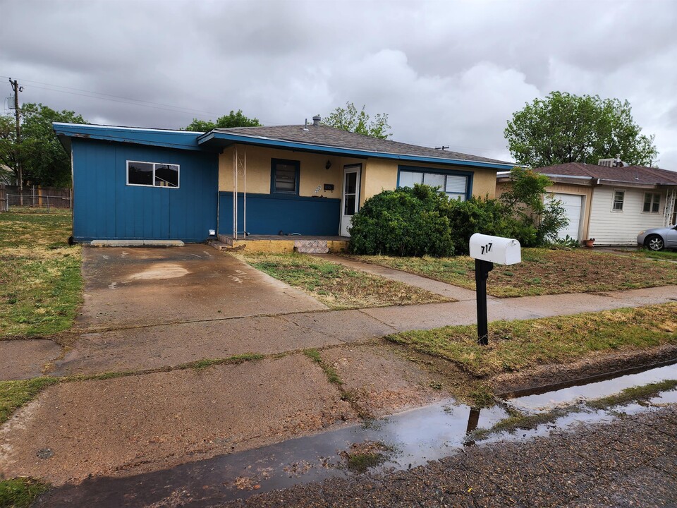 717 Sandia Dr in Clovis, NM - Foto de edificio