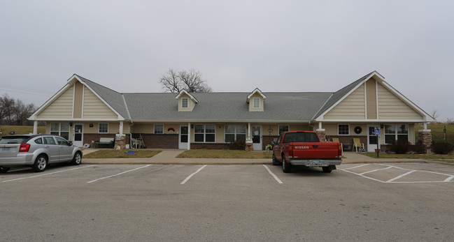 Valley Springs Senior Apartments in De Soto, KS - Building Photo - Building Photo