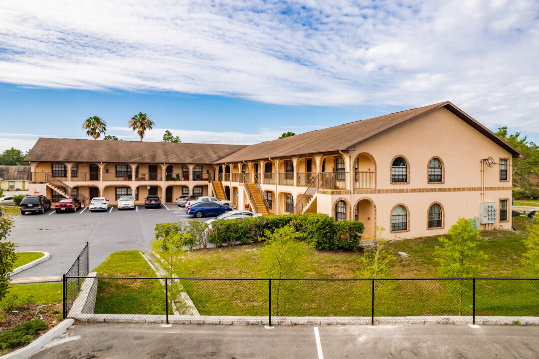 4367 Millwood Rd in Spring Hill, FL - Foto de edificio