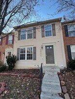 18704 Harmony Woods Ln in Germantown, MD - Building Photo