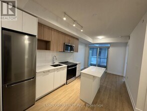 500 Plains Rd E in Burlington, ON - Building Photo - Building Photo