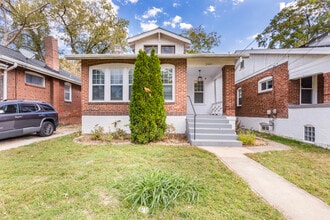 2262 Yale Ave in Maplewood, MO - Building Photo - Building Photo