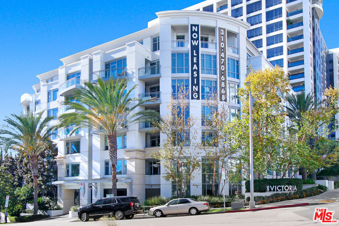 10700 Wilshire Blvd in Los Angeles, CA - Building Photo