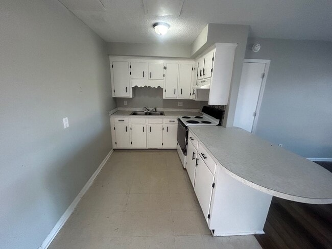 1017 Leaphart St in West Columbia, SC - Building Photo - Building Photo