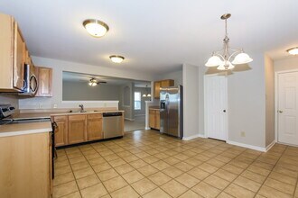 1528 Bray Dr in Charlotte, NC - Foto de edificio - Building Photo