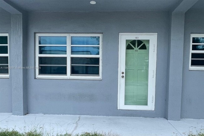 3265 Griffin Rd in Fort Lauderdale, FL - Building Photo - Building Photo