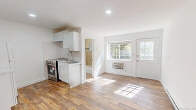 26 Sunset Terrace in Essex, CT - Building Photo - Building Photo