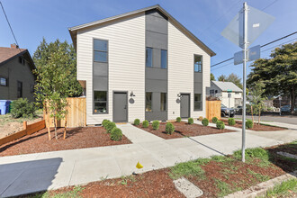 785 N Bryant St, Unit 785 in Portland, OR - Foto de edificio - Building Photo