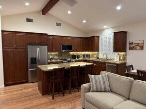 9007 Montrose Way in San Diego, CA - Building Photo - Building Photo