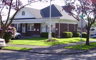 5830 S Kelly Ave, Unit #1 in Portland, OR - Building Photo