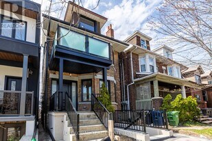 1502 Dufferin St in Toronto, ON - Building Photo