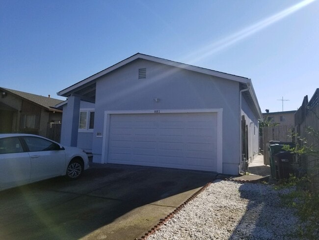 881 Stanford Ave in Oakland, CA - Building Photo - Building Photo