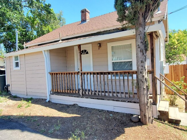 110 Roseville St in Roseville, CA - Building Photo - Building Photo