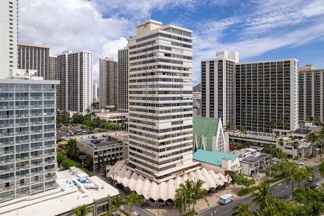 Foster Tower in Honolulu, HI - Building Photo - Building Photo