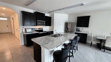 2402 SE Gillette Ave in Port St. Lucie, FL - Building Photo - Building Photo