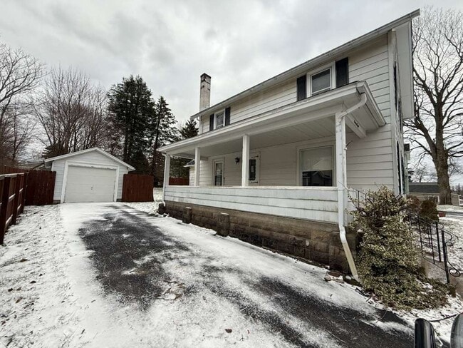 38 Curtiss Ave in Sodus, NY - Foto de edificio - Building Photo