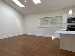 95 High St-Unit -# 4 in Huntington, NY - Building Photo - Building Photo