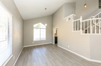 545 Athens St in Riverside, CA - Foto de edificio - Building Photo