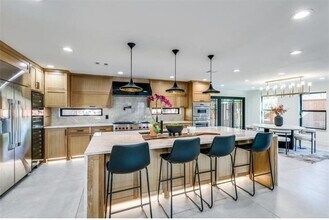 9611 Fallbrook Dr in Dallas, TX - Building Photo - Building Photo
