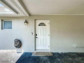 9 Knights Bridge Rd in Naples, FL - Foto de edificio - Building Photo