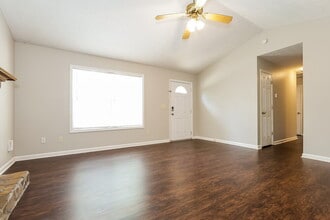 225 River Birch Dr in Mcdonough, GA - Building Photo - Building Photo