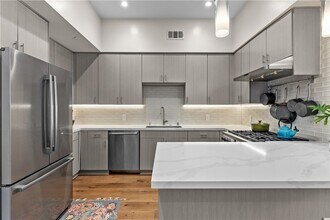 4322 Gentry Ave, Unit 103 in Los Angeles, CA - Building Photo - Building Photo