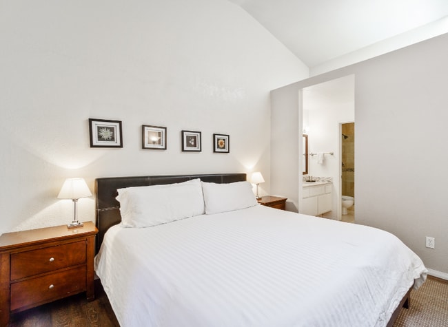 16 Corniche Dr in Dana Point, CA - Foto de edificio - Building Photo