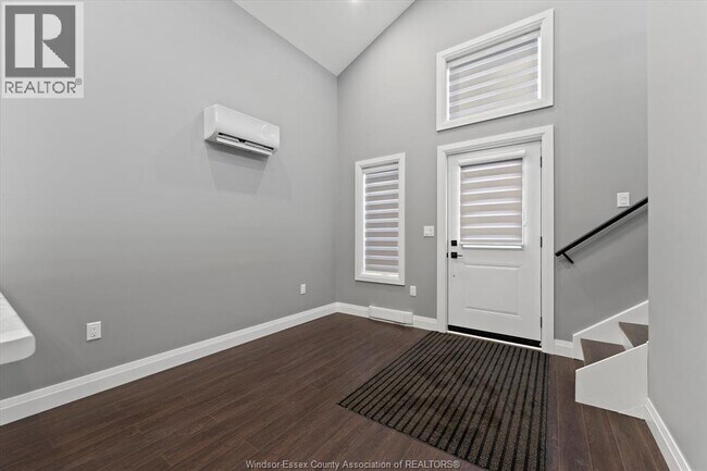 1147 Hickory Rd in Windsor, ON - Building Photo - Building Photo