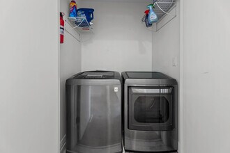 1010 Rooftop Dr in Midvale, UT - Building Photo - Building Photo