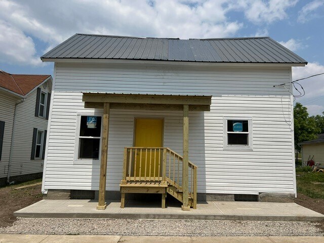 213 E Winter St in Delaware, OH - Building Photo