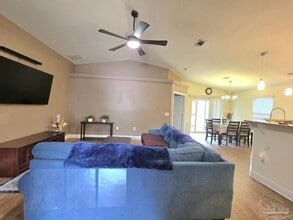 197 Millet Cir in Gonzalez, FL - Building Photo - Building Photo