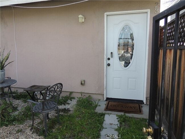 23470 Victory Blvd in Los Angeles, CA - Building Photo - Building Photo